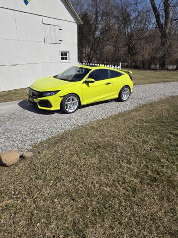 Photo of 2019 Yellow Honda Civic Si