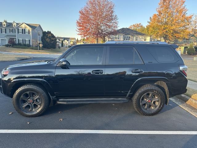 Photo of 2015 Black Toyota 4Runner