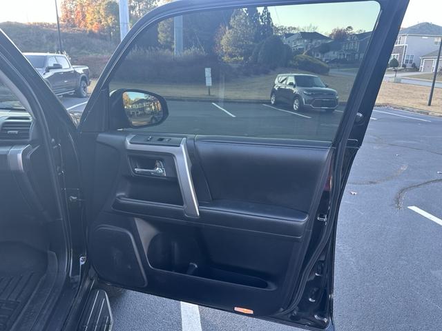 Photo of 2015 Black Toyota 4Runner