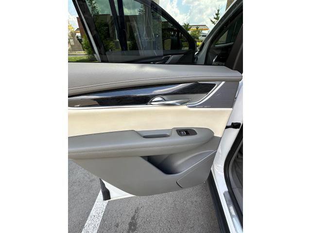 Photo of 2020 White Cadillac XT6