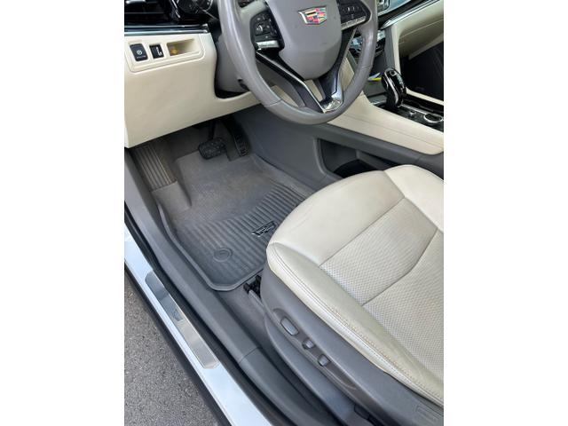 Photo of 2020 White Cadillac XT6