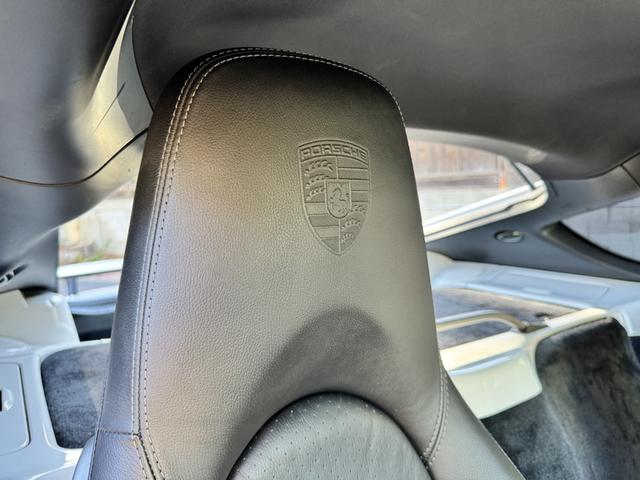 Photo of 2011 White Porsche Cayman
