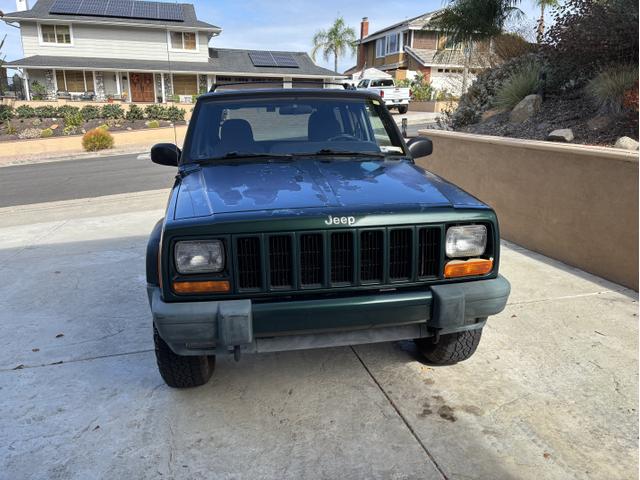 Photo of 2001 Green Jeep Cherokee