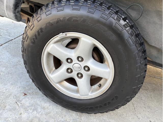 Photo of 2001 Green Jeep Cherokee