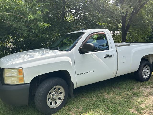 Photo of 2009 White Chevrolet Silverado 1500