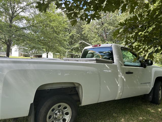 Photo of 2009 White Chevrolet Silverado 1500