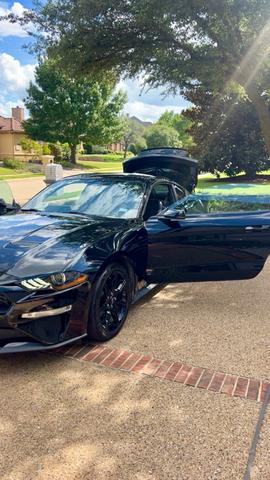 Photo of 2019 Black Ford Mustang