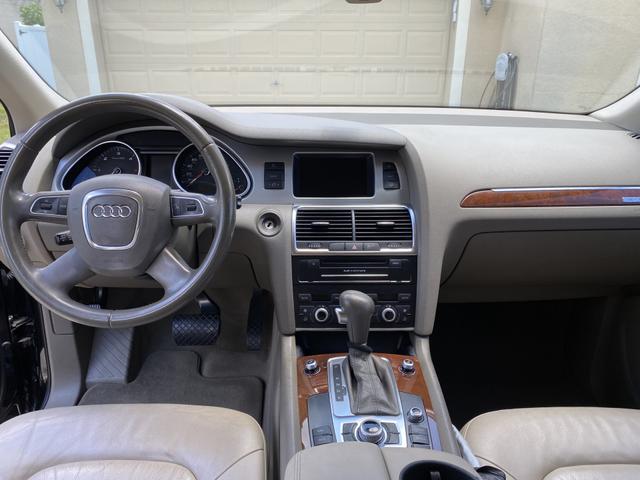 Photo of 2011 Black Audi Q7
