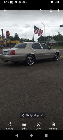 Photo of 2000 Gold Lincoln Town Car
