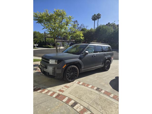 Photo of 2024 Gray Hyundai SANTA FE