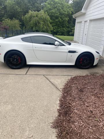 Photo of 2011 White Aston Martin V8 Vantage
