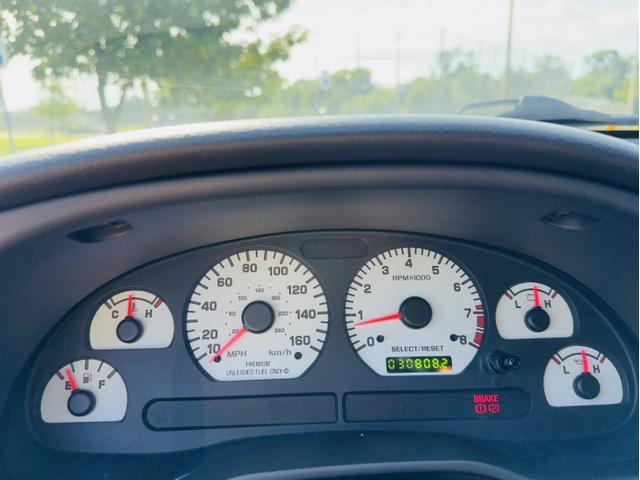 Photo of 2001 Yellow Ford Mustang