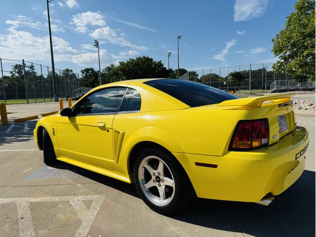 Photo of 2001 Yellow Ford Mustang