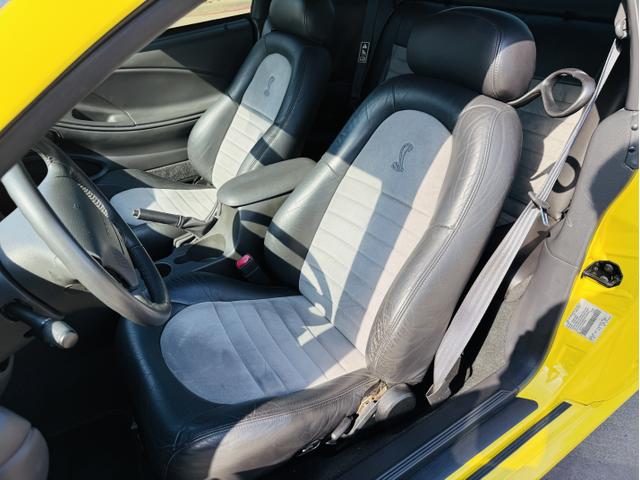 Photo of 2001 Yellow Ford Mustang