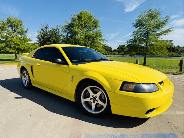 Photo of 2001 Yellow Ford Mustang