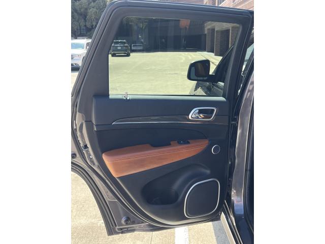 Photo of 2015 Gray Jeep Grand Cherokee