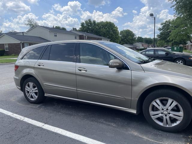 Photo of 2009 Gold Mercedes-Benz R-Class