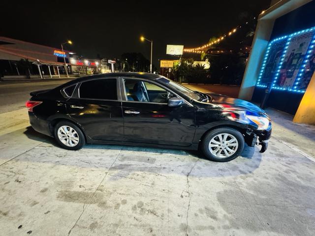 Photo of 2015 Black Nissan Altima