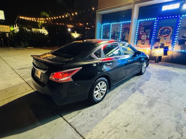 Photo of 2015 Black Nissan Altima