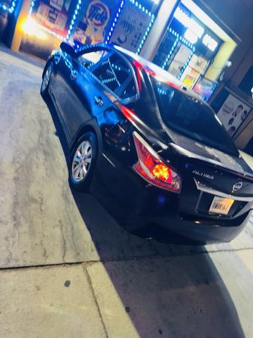 Photo of 2015 Black Nissan Altima