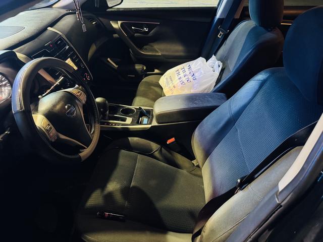 Photo of 2015 Black Nissan Altima
