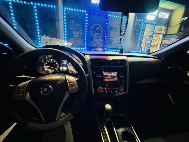 Photo of 2015 Black Nissan Altima