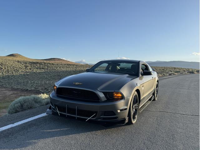 Photo of 2013 Gray Ford Mustang