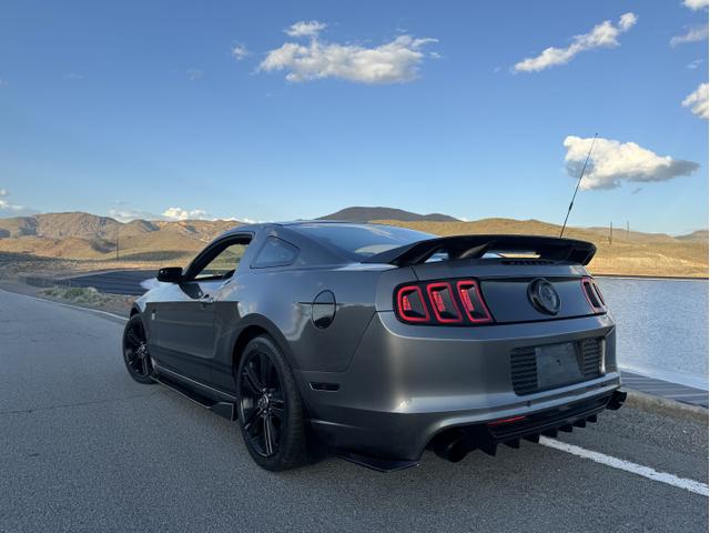 Photo of 2013 Gray Ford Mustang