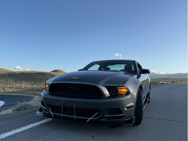 Photo of 2013 Gray Ford Mustang