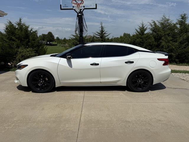 Photo of 2017 White Nissan Maxima