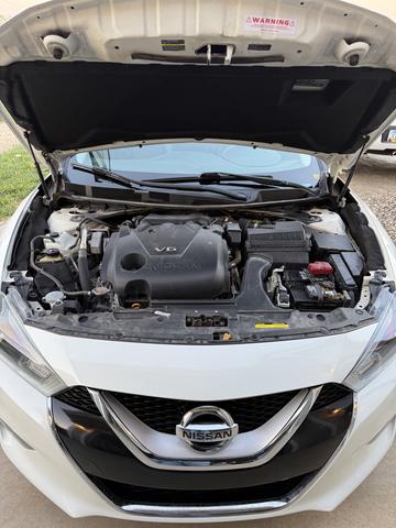 Photo of 2017 White Nissan Maxima