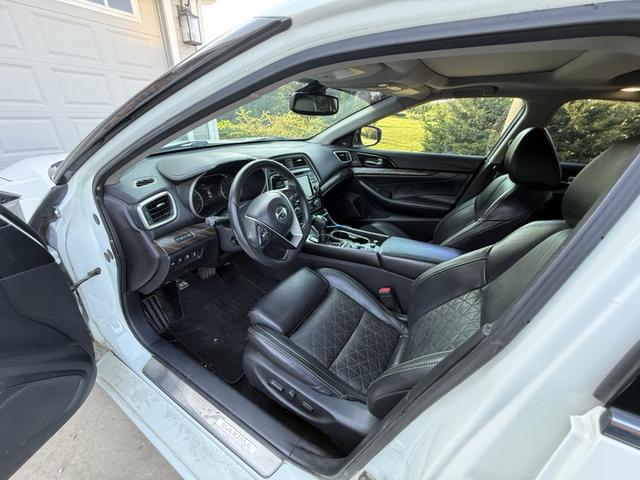 Photo of 2017 White Nissan Maxima