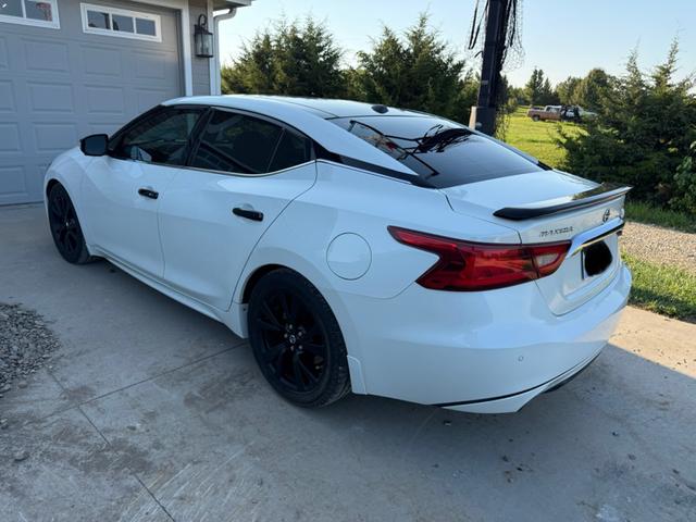 Photo of 2017 White Nissan Maxima