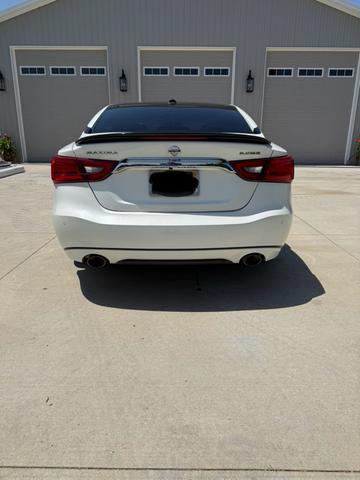 Photo of 2017 White Nissan Maxima