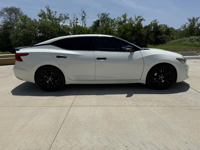 Photo of 2017 White Nissan Maxima