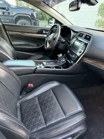 Photo of 2017 White Nissan Maxima