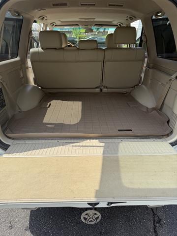 Photo of 2007 White Lexus LX 470