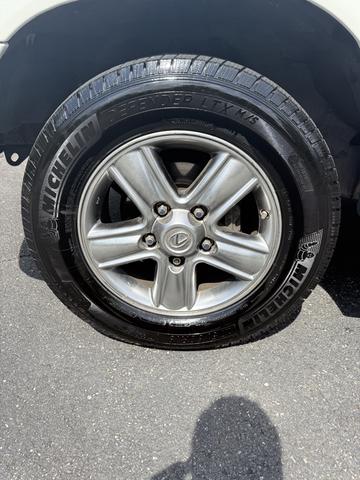 Photo of 2007 White Lexus LX 470