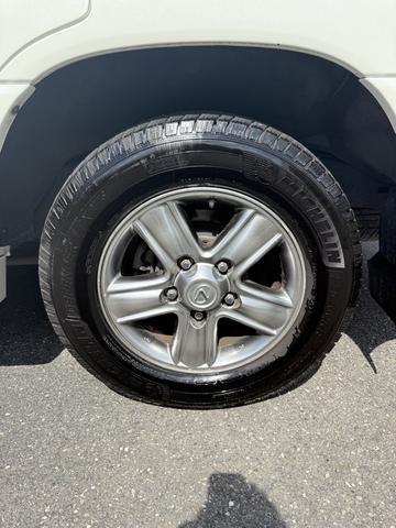 Photo of 2007 White Lexus LX 470