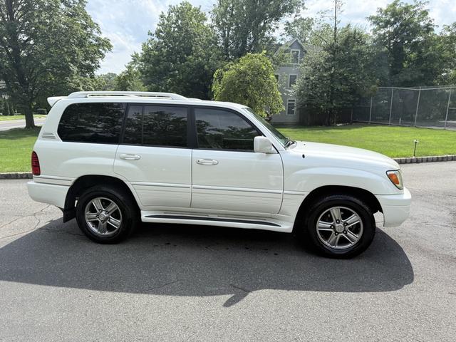 Photo of 2007 White Lexus LX 470