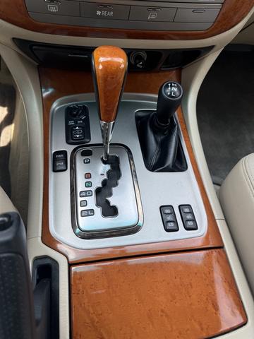 Photo of 2007 White Lexus LX 470