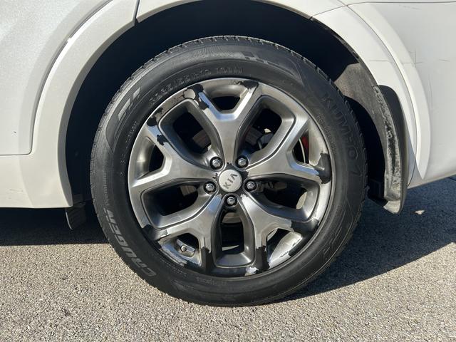 Photo of 2016 White Kia Sorento