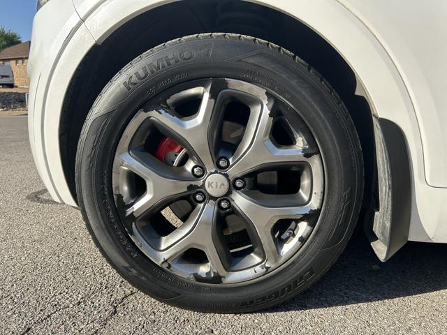 Photo of 2016 White Kia Sorento