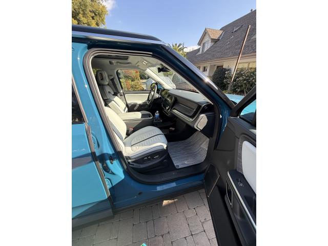 Photo of 2023 Blue Rivian R1S