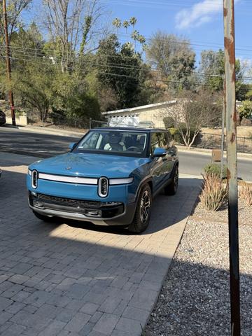 Photo of 2023 Blue Rivian R1S