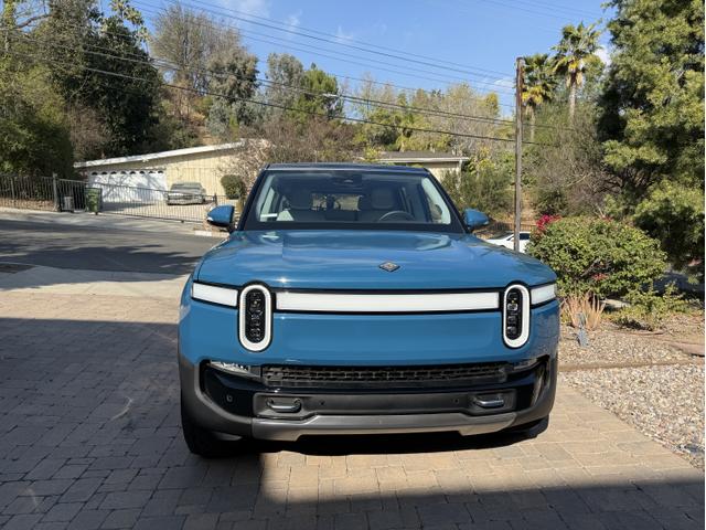 Photo of 2023 Blue Rivian R1S