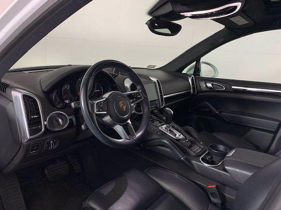 Photo of 2017 White Porsche Cayenne