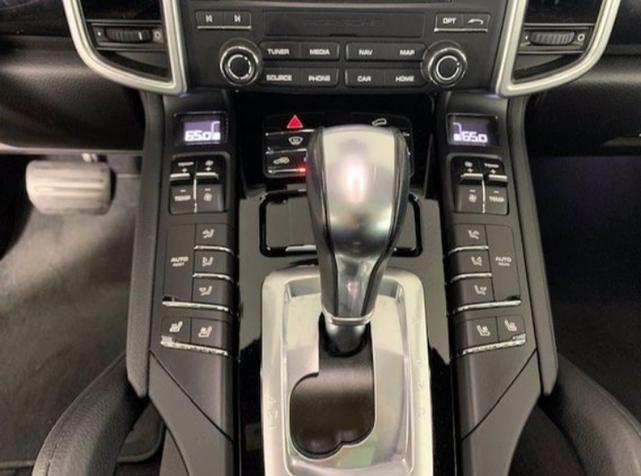Photo of 2017 White Porsche Cayenne