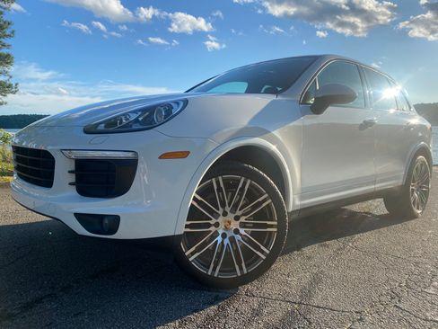 Photo of 2017 White Porsche Cayenne