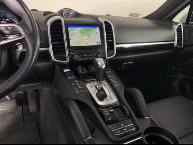 Photo of 2017 White Porsche Cayenne